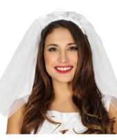 Bruidssluier met witte roosjes verkleed accessoire