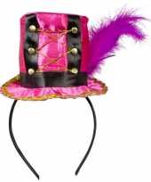 Roze hoedje op diadeem voor dames